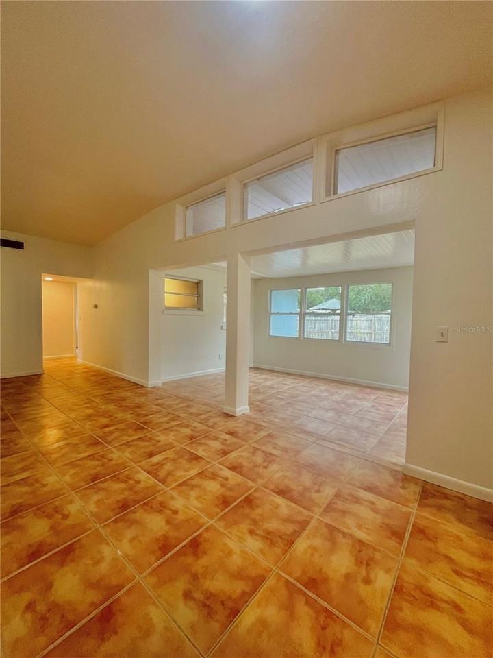 1390 Satsuma St #1 - Photo 3 of 17