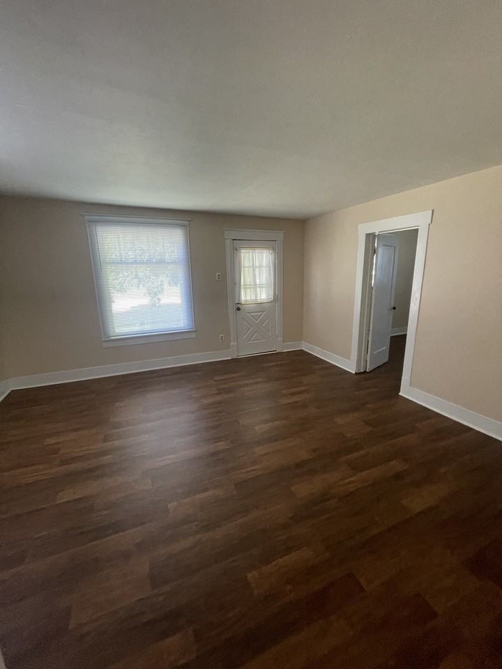 2650 S Franklin Street Rd #1 - Photo 4 of 10