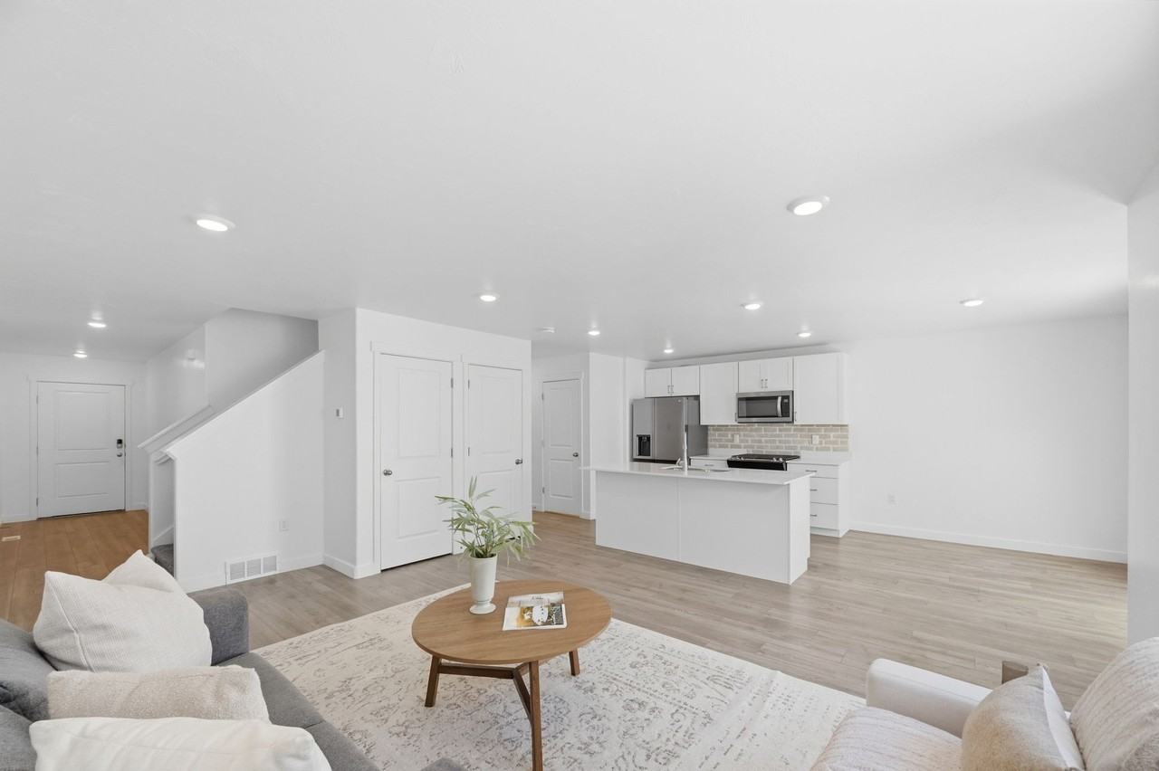 1795 E Fall St #1 - Photo 3 of 35
