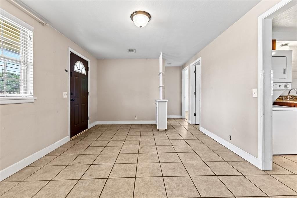 516 E Huber Ave - Photo 2 of 9
