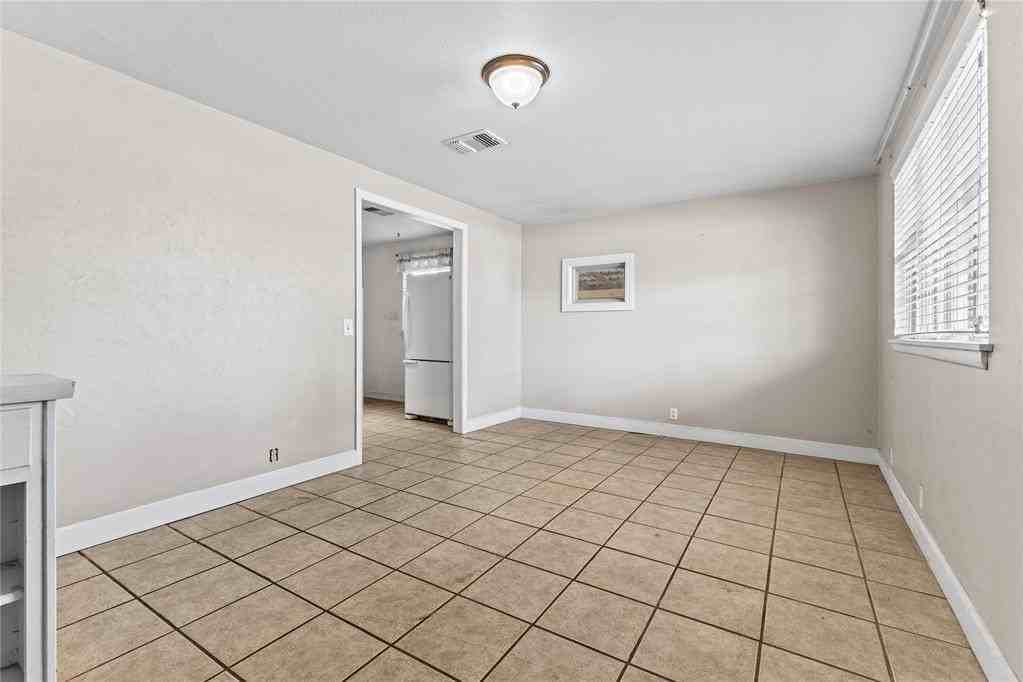 516 E Huber Ave - Photo 3 of 9
