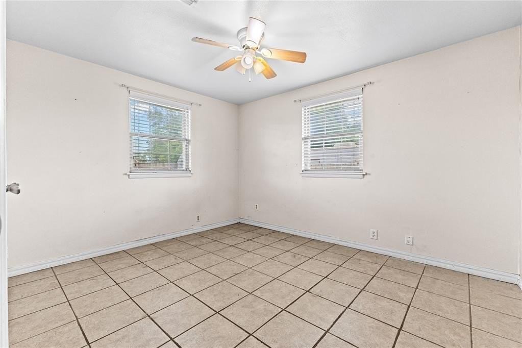 516 E Huber Ave - Photo 7 of 9
