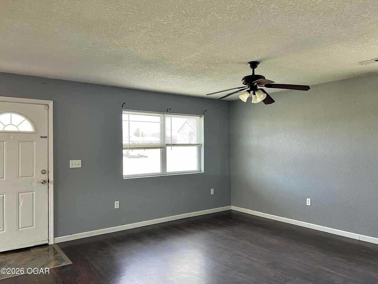 2407 S Wall Ave - Photo 3 of 6