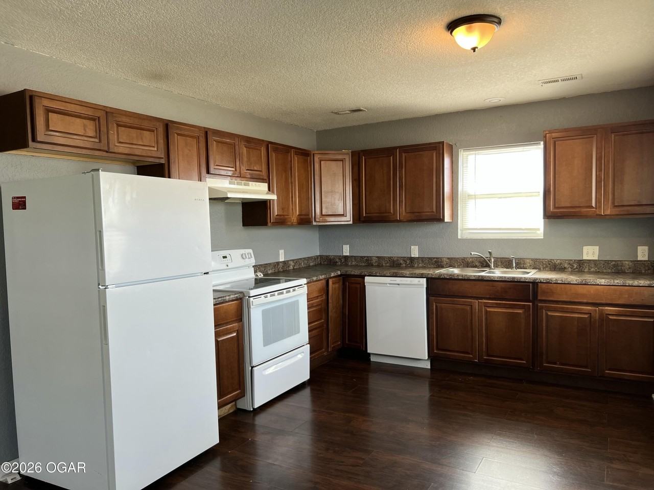 2407 S Wall Ave - Photo 4 of 6