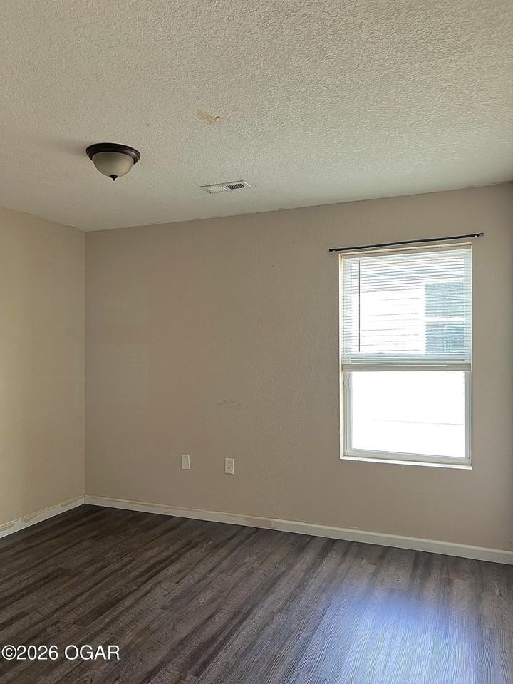 2407 S Wall Ave - Photo 6 of 6