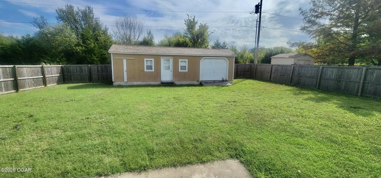 1605 Brewster Ln - Photo 4 of 4