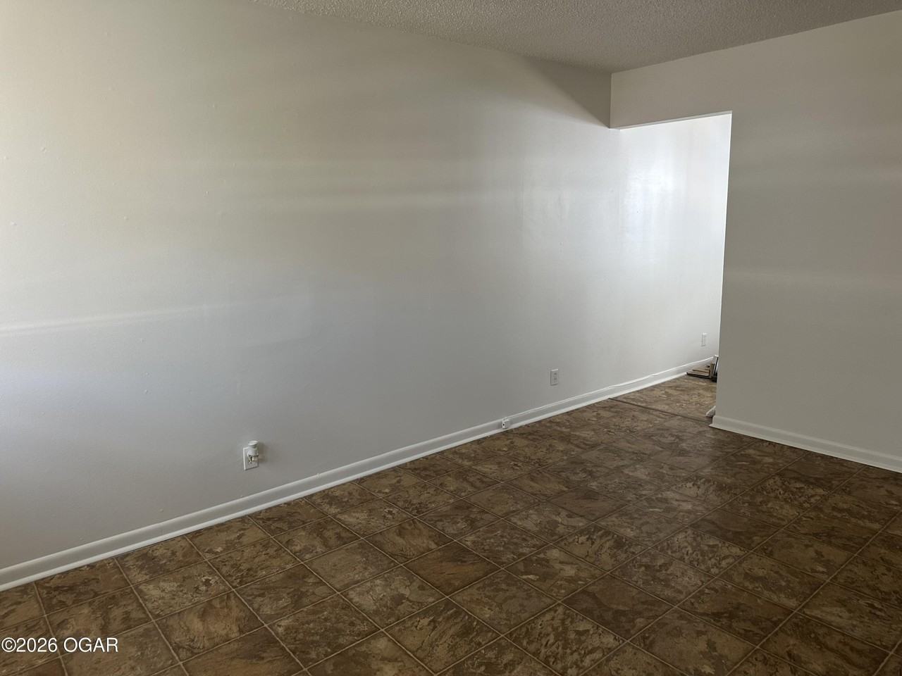 827 W Daugherty St #W2 - Photo 2 of 7