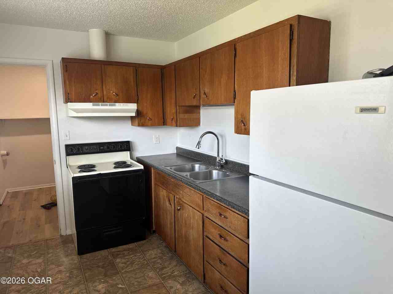 827 W Daugherty St #W2 - Photo 3 of 7
