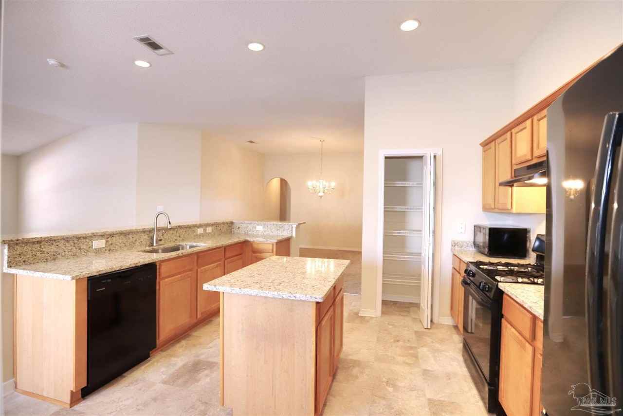 1197 Freeboard Blvd - Photo 5 of 25