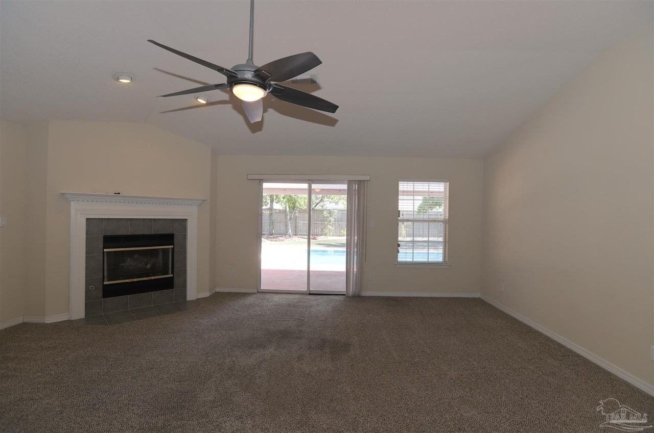 1197 Freeboard Blvd - Photo 7 of 25