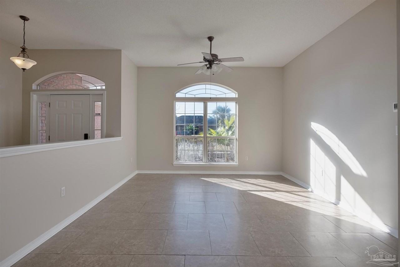 2106 Middleton Dr - Photo 3 of 27