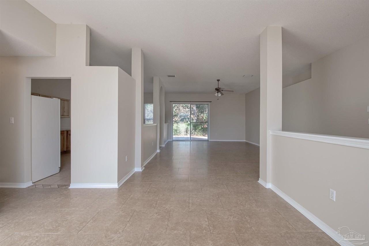 2106 Middleton Dr - Photo 4 of 27