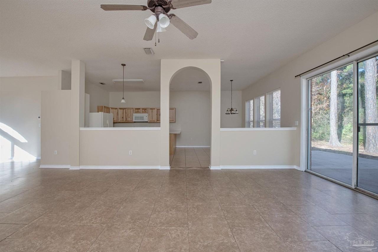 2106 Middleton Dr - Photo 5 of 27