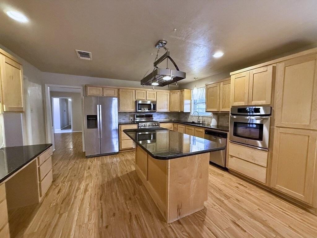 2507 Camarie Ave - Photo 4 of 25