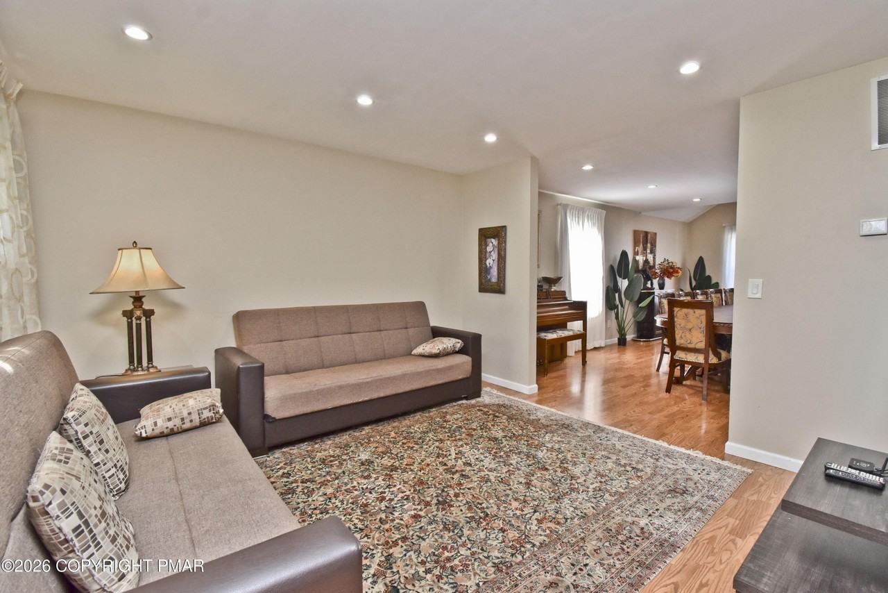202 Stacia Way - Photo 3 of 50