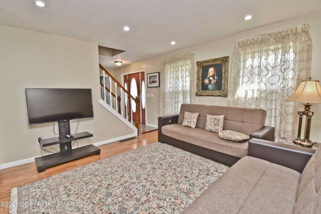 202 Stacia Way - Photo 5 of 50