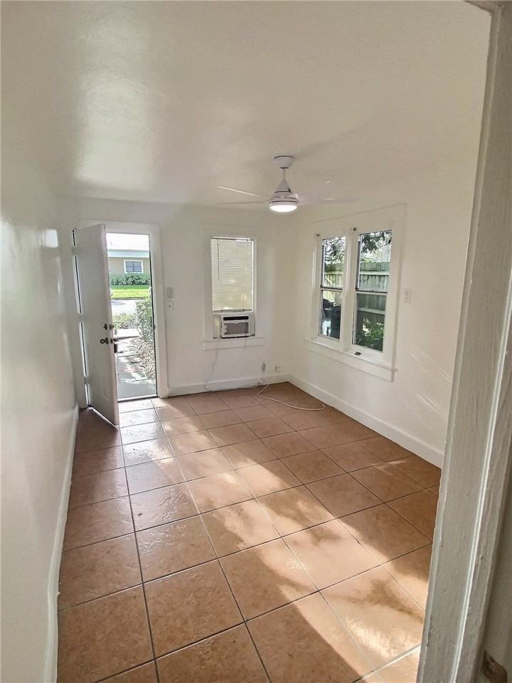 1921 15th Ave #1921 - Photo 4 of 8