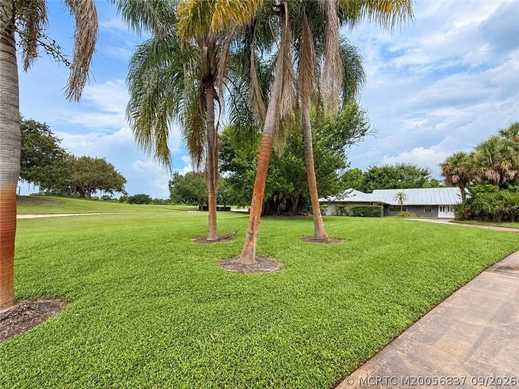 1505 Sw Saint Andrews Dr - Photo 2 of 50