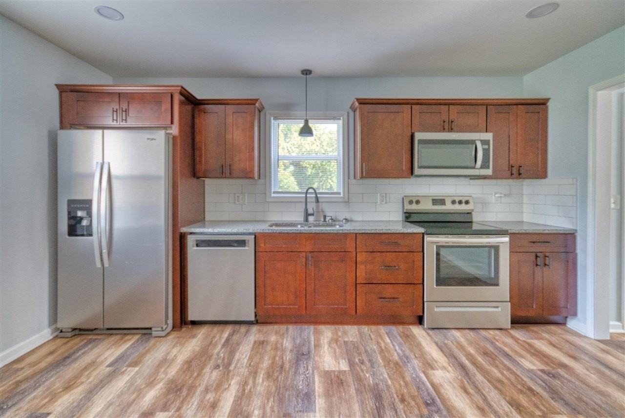 704 W 7th St #B - Photo 3 of 17