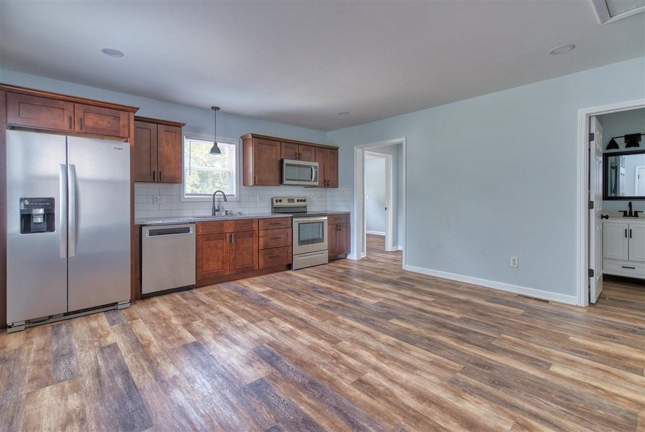 704 W 7th St #B - Photo 5 of 17