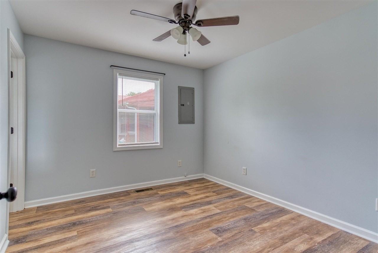 704 W 7th St #B - Photo 7 of 17