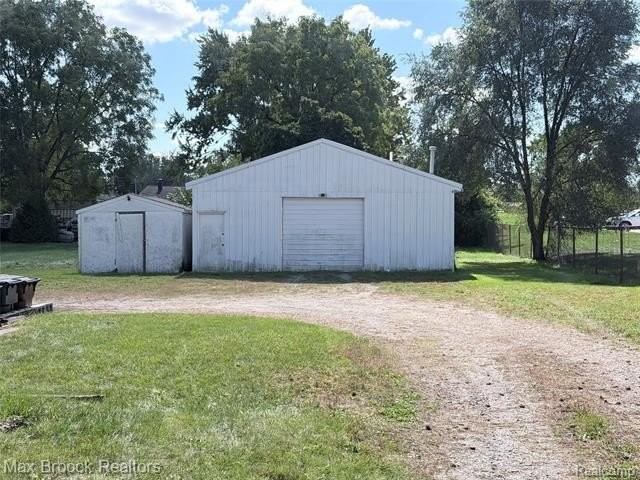 5444 Hearst Rd - Photo 2 of 23