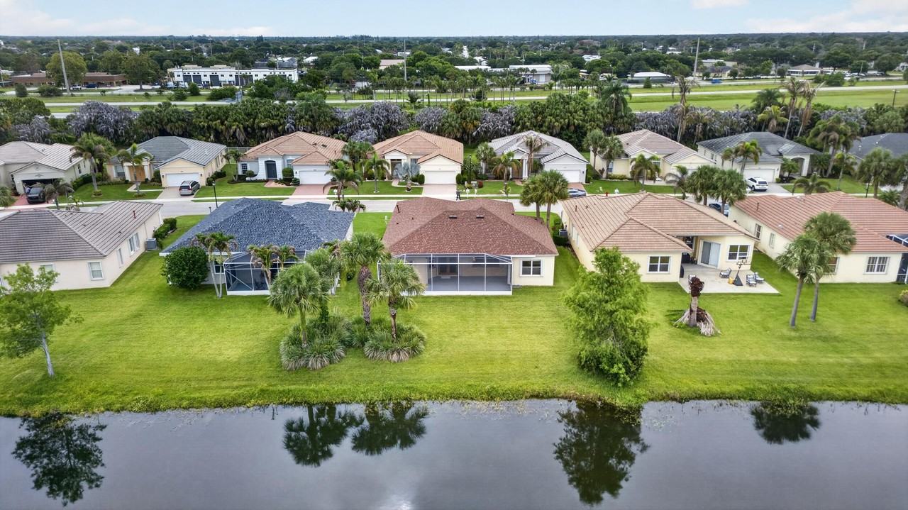 512 Sw Lake Manatee Way - Photo 4 of 49