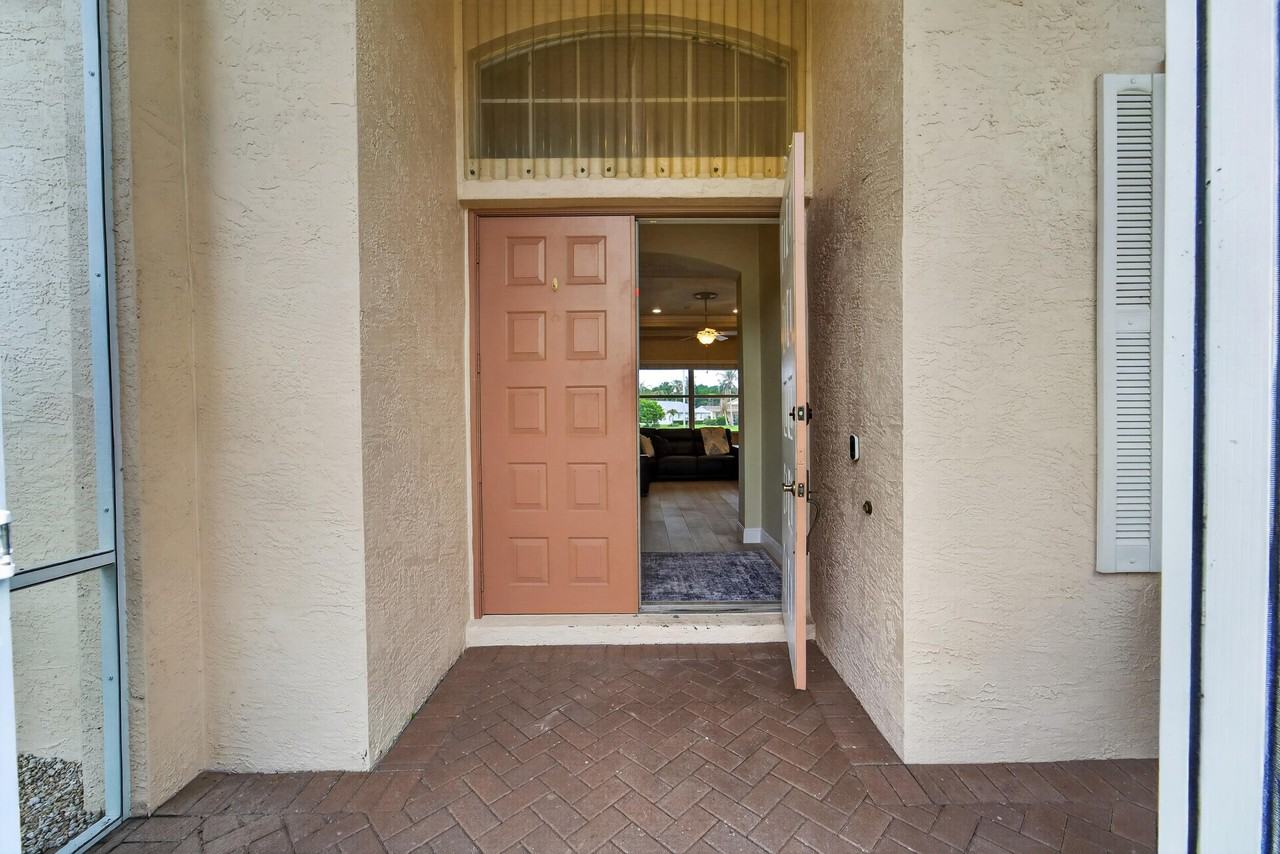 512 Sw Lake Manatee Way - Photo 6 of 49