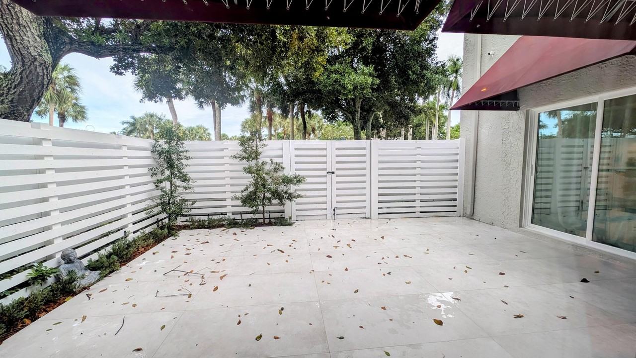 503 Nw 98th Ave - Photo 3 of 14