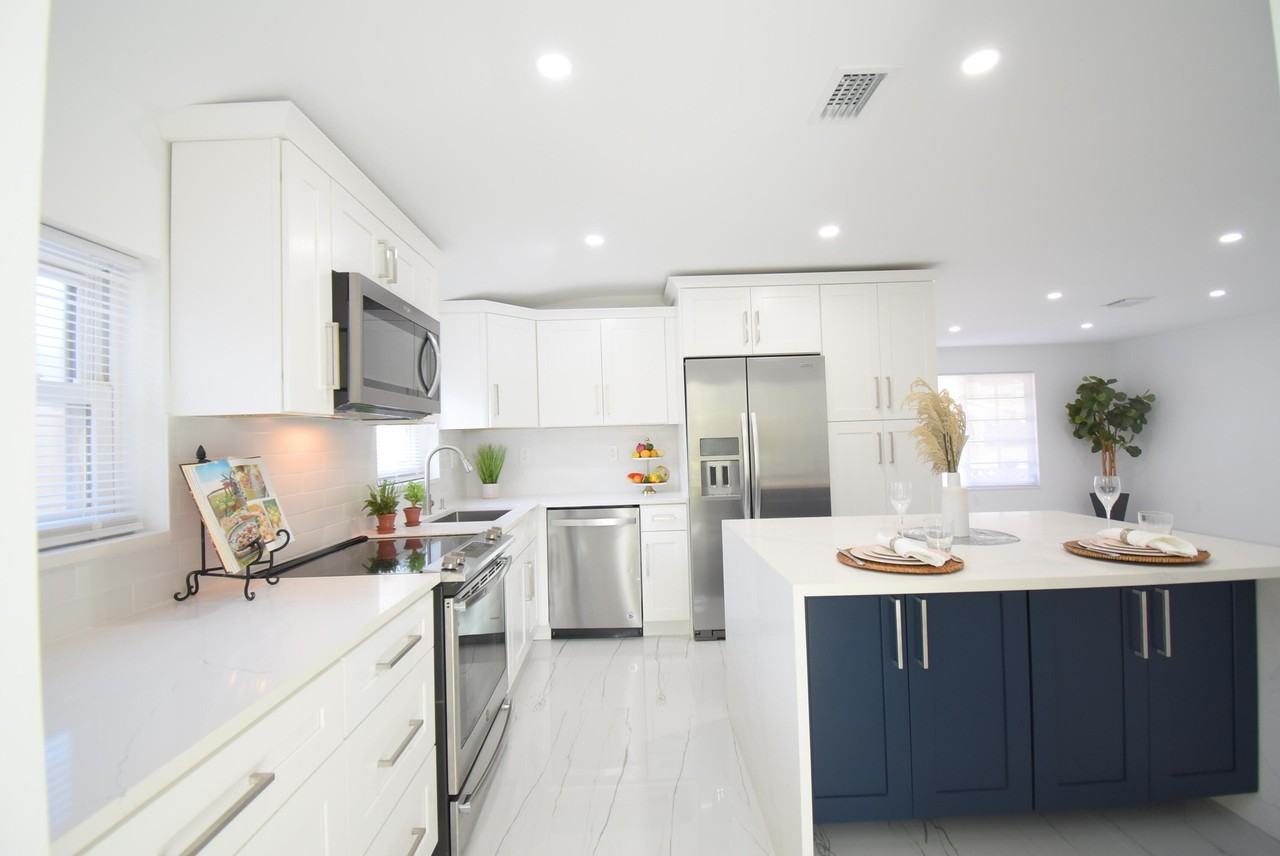 3541 Nw 37th Ave - Photo 3 of 32
