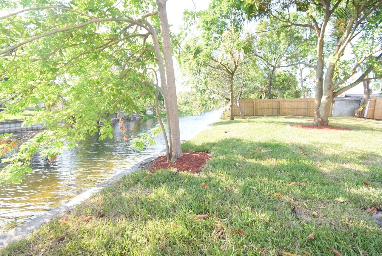 3541 Nw 37th Ave - Photo 4 of 32