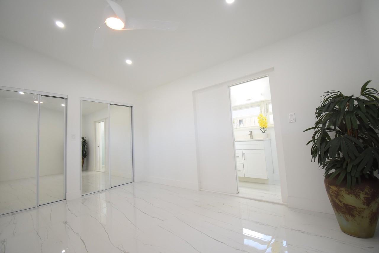 3541 Nw 37th Ave - Photo 7 of 32