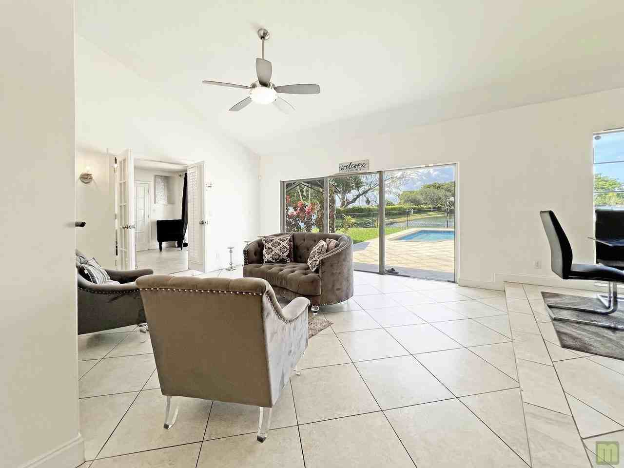 4975 Nw 6th St - Photo 5 of 32