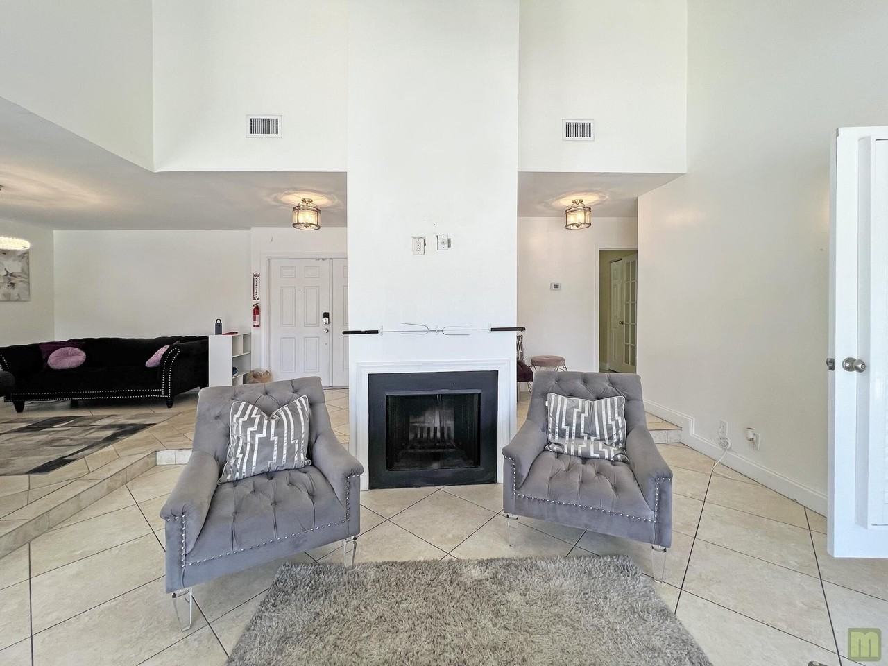 4975 Nw 6th St - Photo 6 of 32