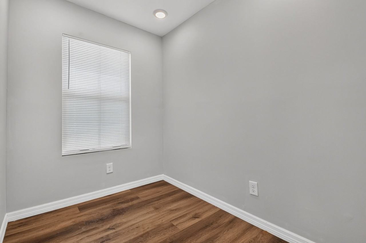 639 6th St - Photo 7 of 16