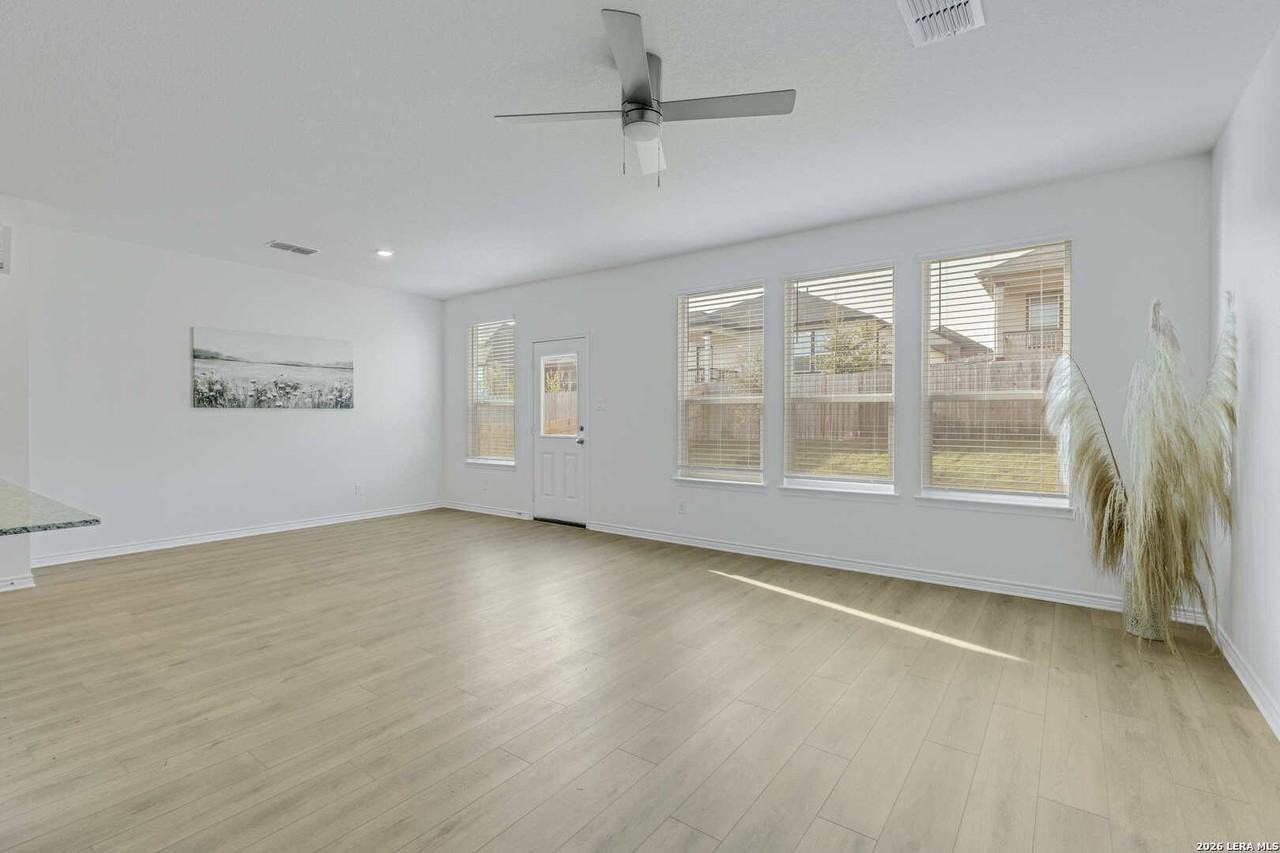 137 Local Wave Dr - Photo 7 of 41