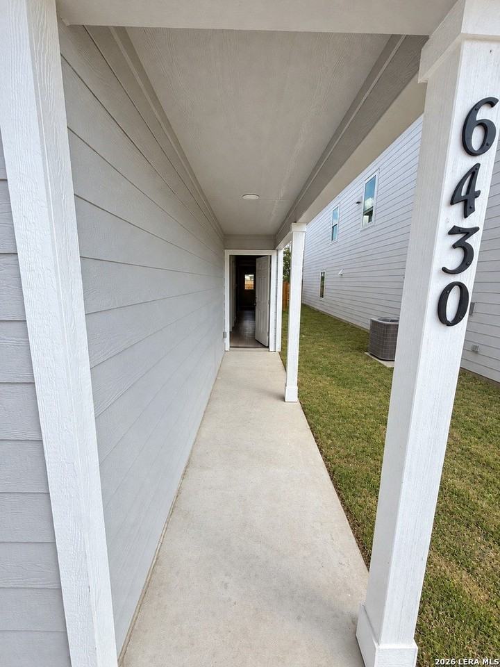 6430 Dali Bnd - Photo 3 of 14