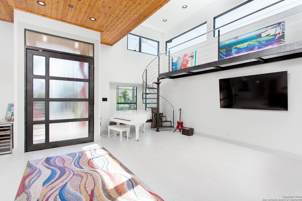 210 Furnish Ave - Photo 3 of 30