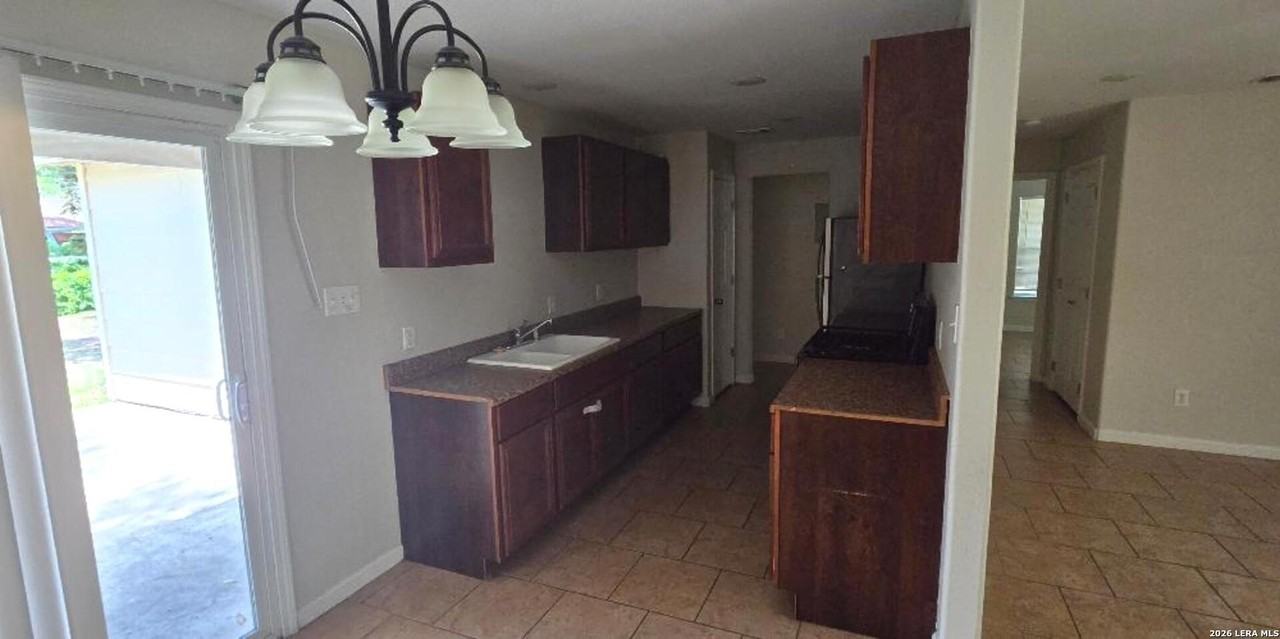 519 E Bonner Ave - Photo 4 of 13