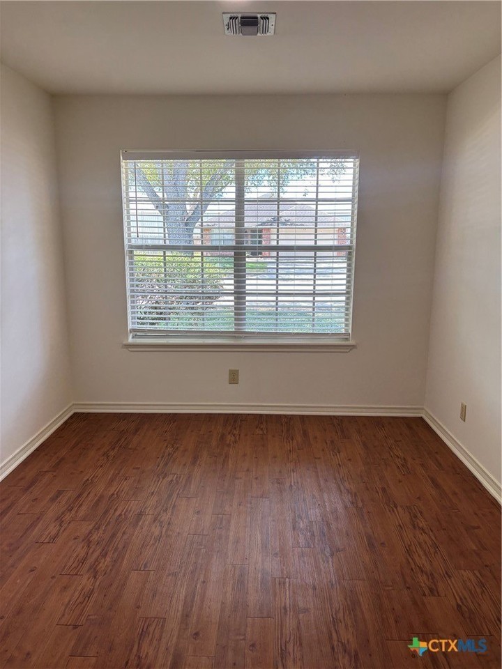 114 Gemini Ct - Photo 3 of 17