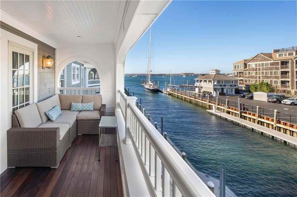 26 Brown And Howard Wharf #204 - Photo 4 of 34