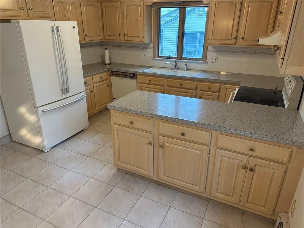 32 Argonne St - Photo 3 of 22