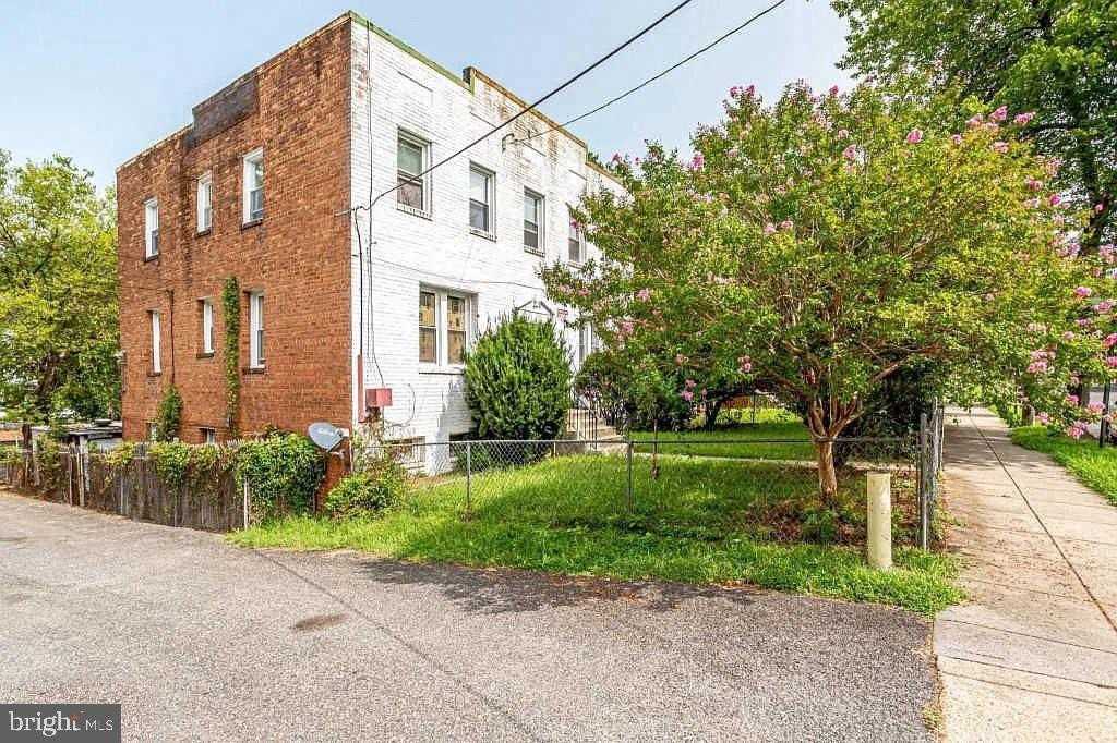 4208 Foote St Ne - Photo 2 of 24