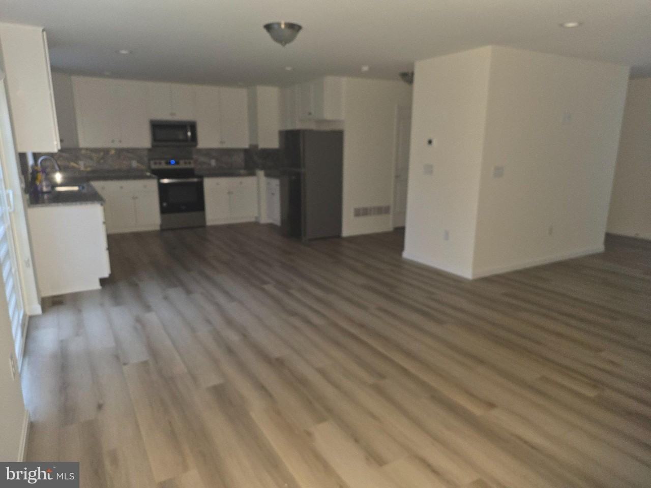 106 Lotus St - Photo 7 of 16
