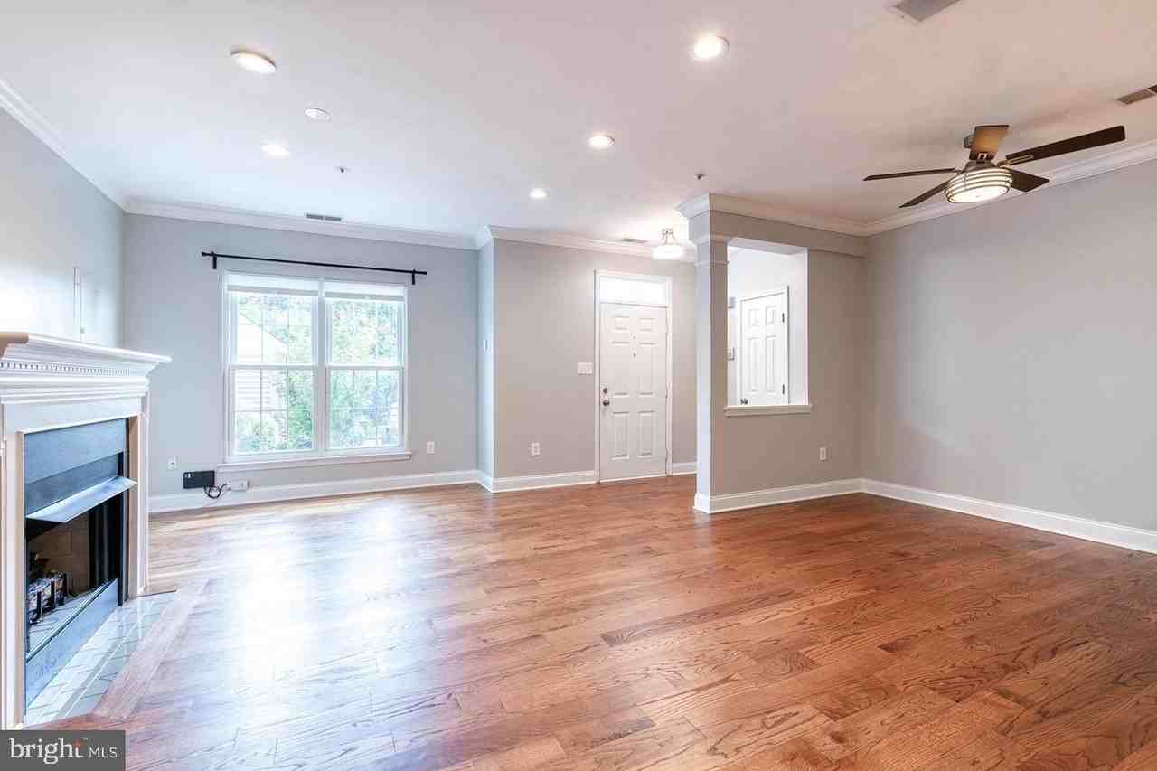 8716 Green Field Ct - Photo 7 of 26