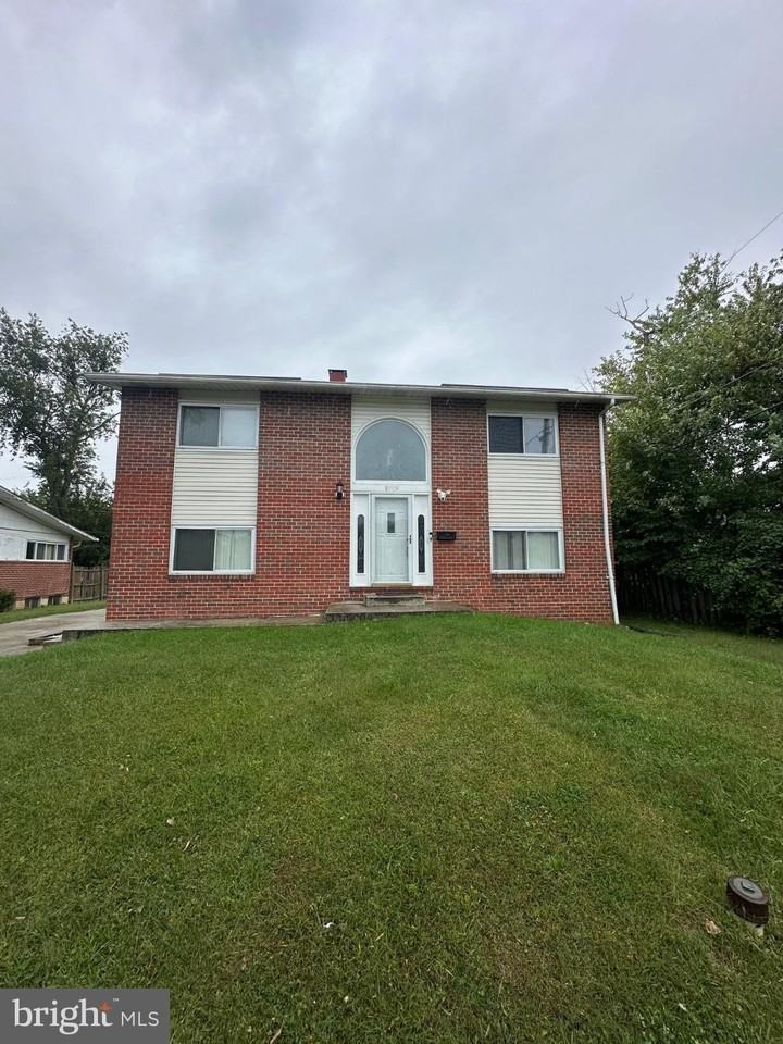 8909 Meadow Heights Rd - Photo 2 of 17
