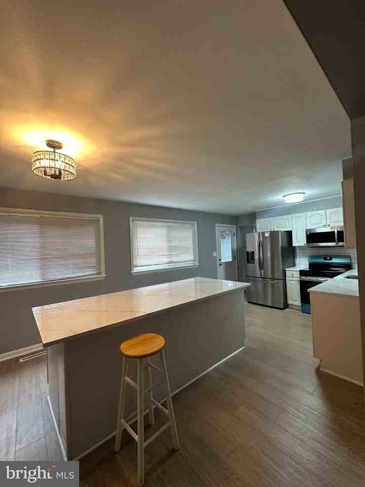 8909 Meadow Heights Rd - Photo 5 of 17
