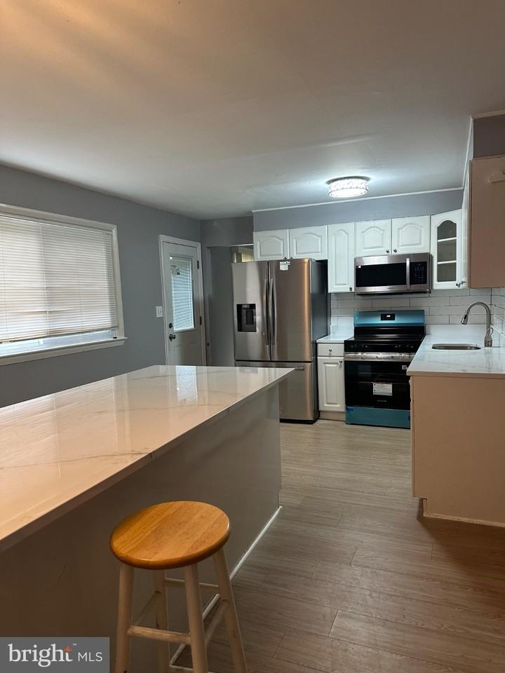8909 Meadow Heights Rd - Photo 6 of 17
