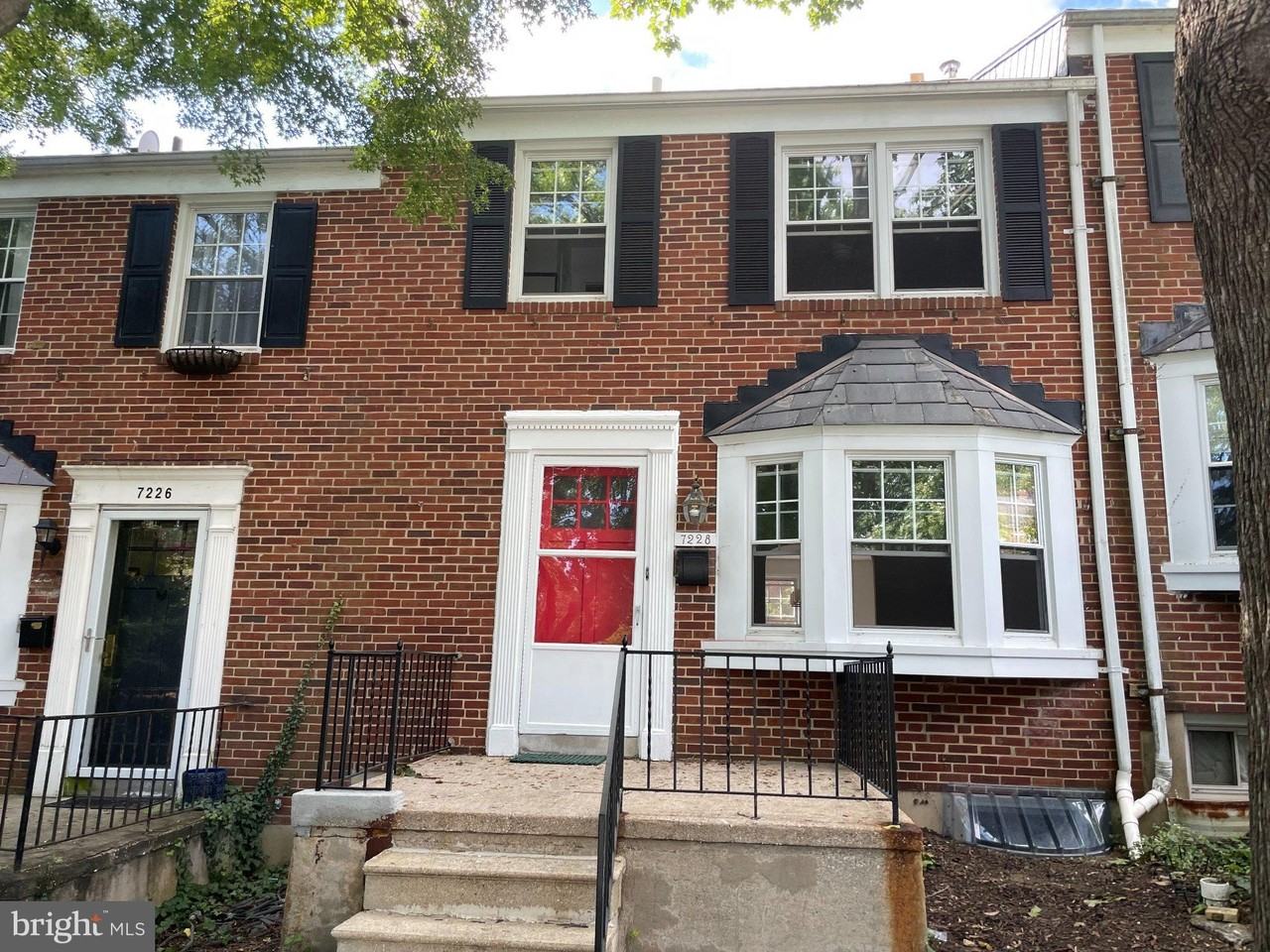 7228 Lanark Rd - Photo 2 of 15