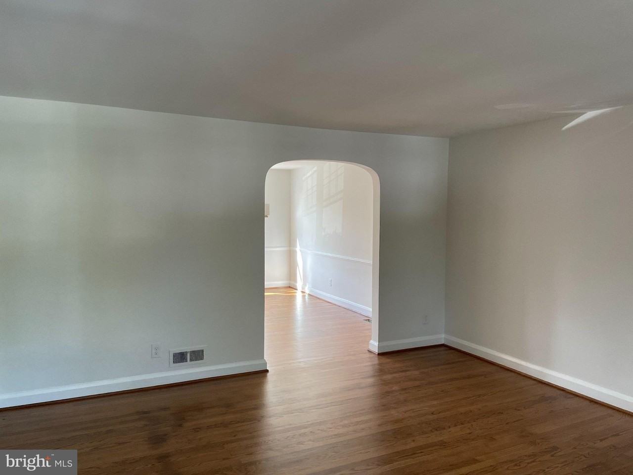 7228 Lanark Rd - Photo 3 of 15